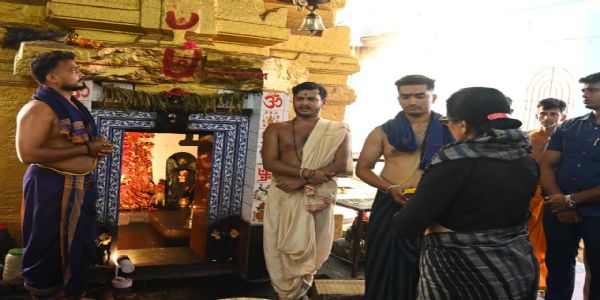 ଗଂଜାମ ଜିଲ୍ଲାର ପ୍ରସିଦ୍ଧ ଶକ୍ତିପୀଠ ମା ନାରାୟଣୀଙ୍କ ଦର୍ଶନ କଲେ ପ୍ରଭାତୀ ପରିଡା