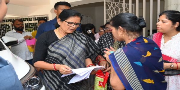 ଲୋକଙ୍କ ଅଭିଯୋଗ ଶୁଣିଲେ ପ୍ରଭାତୀ ପରିଡା