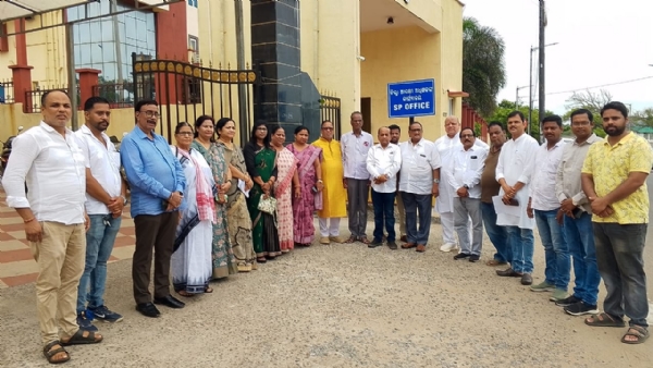 ନାବାଳିକା ଦୁଷ୍କର୍ମ ପୀଡିତା ଘରେ କଂଗ୍ରେସ ଫ୍ୟାକ୍ଟ ଫାଉଣ୍ଡିଂ ଟିମ