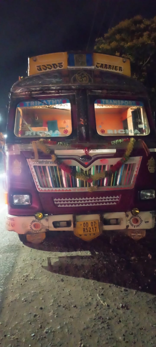 ରଥଖଳା ରେ ଘୁମୁସର ରୁ ୨୮ ଖଣ୍ଡ କାଠ ପହଁଚିଲା