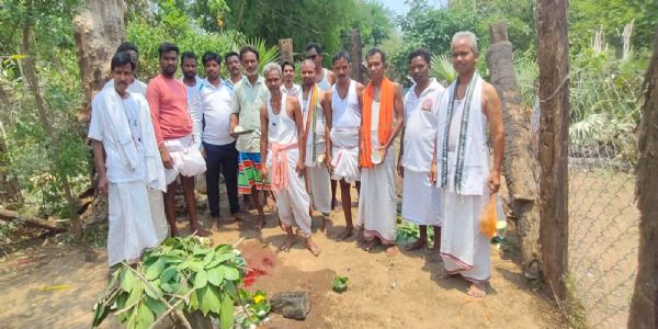 କୃଷୁୱାଡାରେ ବାଲ୍ମିକୀ ସମାଜର ଦୁଆରୀ ପରିବାରର ପାରମ୍ପରିକ ଆମ୍ବ ଉତ୍ସବ