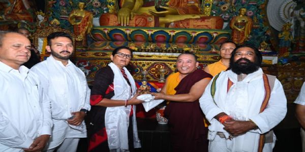 ଜିରାଙ୍ଗସ୍ଥିତ ପଦ୍ମସମ୍ଭବ     ମହାବିହାର ପରିଦର୍ଶନ କଲେ ପ୍ରଭାତି ପରିଡା