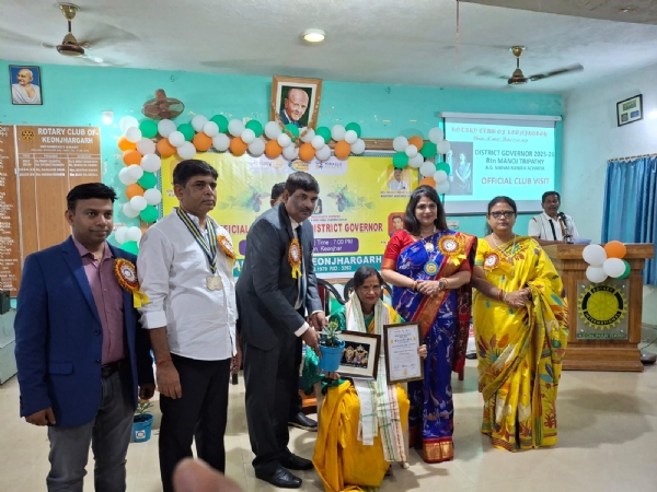 ରୋଟାରୀ କ୍ଲବ ପକ୍ଷରୁ ଶିକ୍ଷୟତ୍ରୀ ସମ୍ବର୍ଦ୍ଧିତ