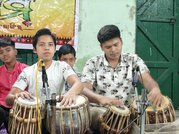 ସଂଗୀତ ବିଦ୍ୟାଳୟ   ପଞ୍ଚମ  ର ମାସାନ୍ତ ରବିବାସରୀୟ ସଙ୍ଗୀତ ସନ୍ଧ୍ୟା. ବଲାଙ୍ଗିର ତା -27-04-26. ଗତକାଲି