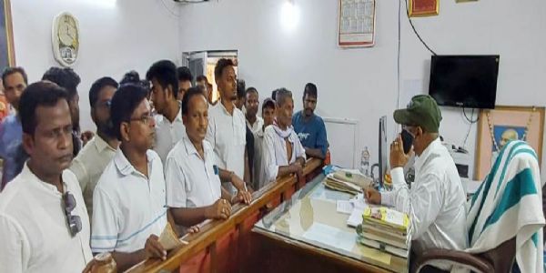 ଗୋବଂଶ ସୁରକ୍ଷା ପାଇଁ କଡ଼ା ଆଇନ୍ ଦାବି, ଧାମନଗର ତହସିଲଦାରଙ୍କ ଜରିଆରେ ରାଷ୍ଟ୍ରପତି ଓ ପ୍ରଧାନମନ୍ତ୍ରୀଙ୍କୁ ଆବେଦନପତ୍ର ପ୍ରେରଣ