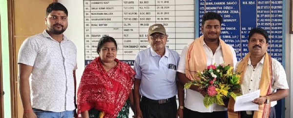 hindi teacher  sangam award photo (2)