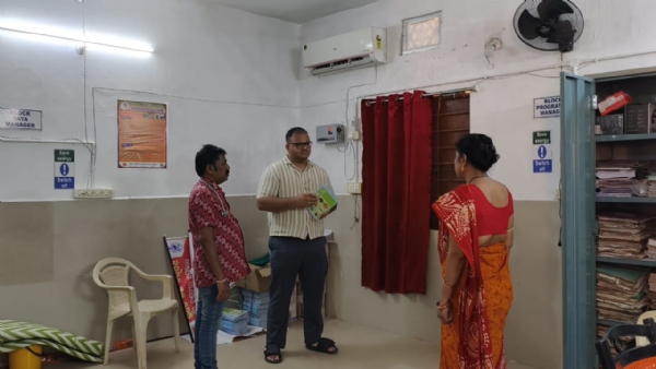 କାଲିମେଳା ସ୍ୱାସ୍ଥ୍ୟ କେନ୍ଦ୍ରରେ ଜିଲ୍ଲାପାଳଙ୍କ ସମୀକ୍ଷା,ରୋଗୀଙ୍କ ସୁବିଧା ପାଇଁ ସାମାଜିକ