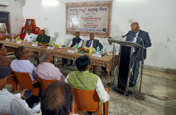 ଉତ୍କଳ ଗୌରବ ମଧୁସୂଦନ ଦାସଙ୍କ ଜୟନ୍ତୀକୁ ବଲାଙ୍ଗୀର ଜିଲ୍ଲା ଓକିଲ ସଂଘ ପକ୍ଷରୁ ଲୟର୍ସ ଡେ ପାଳନ ’