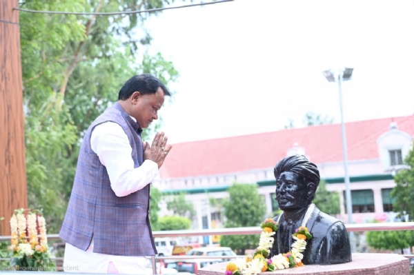 Cm at madhu babu jayanti