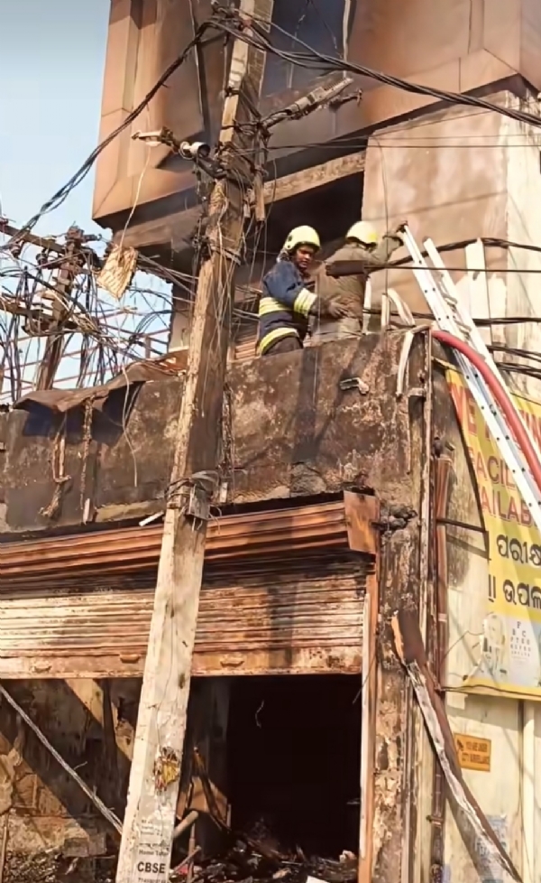 ଉଚ୍ଚଶକ୍ତି ସମ୍ପନ୍ନ ବିଦ୍ୟୁତ୍ ତାରରୁ ବିସ୍ଫୋରଣ, ଜଳିଗଲା ଦୋକାନ