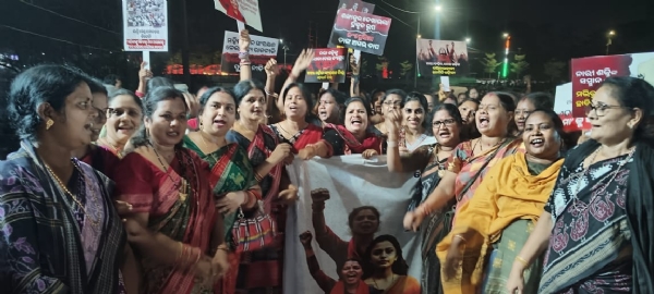 ସମ୍ବଲପୁରରେ ଜନ ଆକ୍ରୋଶ ମହିଳା ସମାବେଶ : ବିରୋଧି ଦଳ ଉପରେ ବର୍ଷିଲା ନାରୀ ସମାଜ