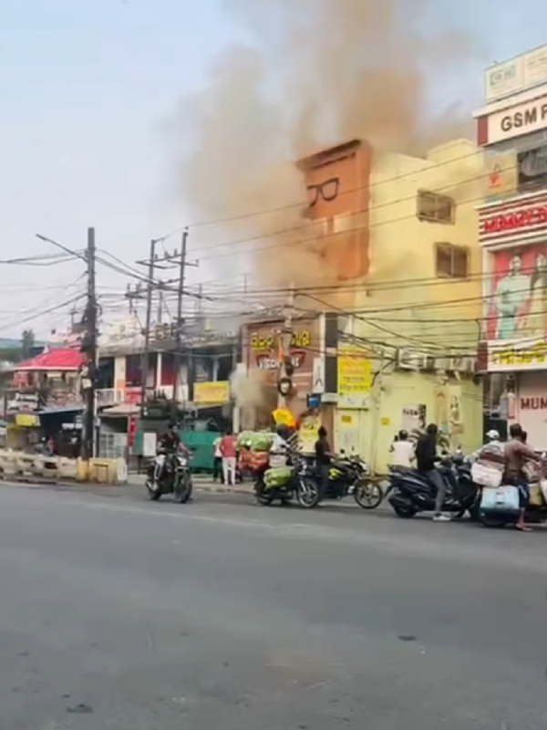 ଉଚ୍ଚଶକ୍ତି ସମ୍ପନ୍ନ ବିଦ୍ୟୁତ୍ ତାରରୁ ବିସ୍ଫୋରଣ, ଜଳିଗଲା ଦୋକାନ