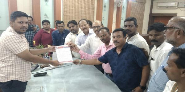 ସାମ୍ବାଦିକଙ୍କୁ ସୁରକ୍ଷା ଓ ସହାୟତା ଦାବି,  ୬ ଦଫା ଦାବୀ ନେଇ ମୁଖ୍ୟମନ୍ତ୍ରୀଙ୍କ ଉଦ୍ଦେଶ୍ୟରେ ସ୍ମାରକପତ୍ର