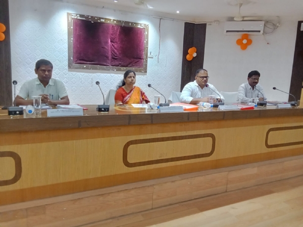 ମାଲକାନଗିରିରେ ଗ୍ରାମ୍ୟ ଉନ୍ନୟନ ସଚିବ ଯାମିନୀ ଷଡ଼ଙ୍ଗୀ ଭିତ୍ତିଭୂମିର ସମୀକ୍ଷା ସହ ଜିଏସଟି ପାଳନ