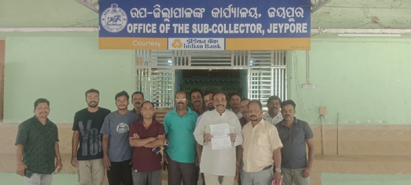 ଜବରଦଖଲ ଉଚ୍ଛେଦ ନିମନ୍ତେ ଉପଜିଲ୍ଲାପାଳଙ୍କୁ ଦାବିପତ୍ର ପ୍ରଦାନ