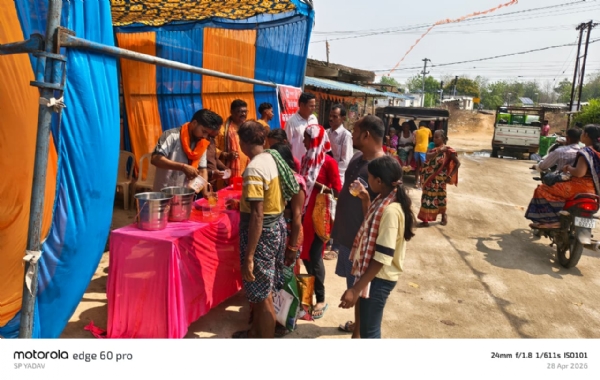 ବିଶ୍ୱ ହିନ୍ଦୁ ପରିଷଦ୍ ଓ ବଜରଙ୍ଗ ଦଳ ପକ୍ଷରୁ ମୁରିବାହାଲରେ ମଧୁର ରସ୍ନା ପାଣି ବଣ୍ଟନ