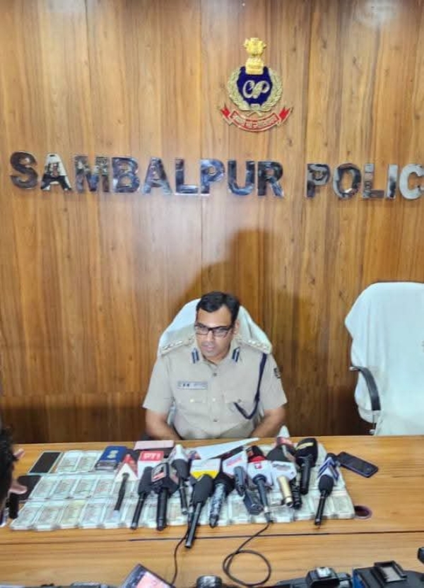 ସମ୍ବଲପୁର ଅବକାରୀ ବିଭାଗରେ କୋଟି କୋଟି ଟଙ୍କାର ଠକେଇ ମାମଲା : ଅବସରପ୍ରାପ୍ତ ଏଏସଆଇ ଓ କନିଷ୍ଠ କିରାଣି ଗିରଫ