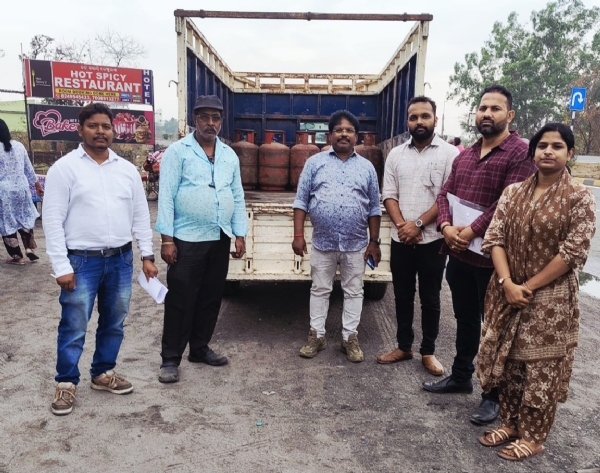 ‘ହଟ୍ ସ୍ପାଇସ୍ ରେଷ୍ଟୁରାଣ୍ଟ’ରେ ଚଢ଼ାଉ : ୧୦ ଗ୍ୟାସ୍ ସିଲିଣ୍ଡର ଜବତ