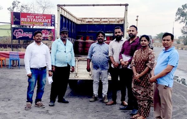 ‘ହଟ୍ ସ୍ପାଇସ୍ ରେଷ୍ଟୁରାଣ୍ଟ’ରେ ଚଢ଼ାଉ : ୧୦ ଗ୍ୟାସ୍ ସିଲିଣ୍ଡର ଜବତ