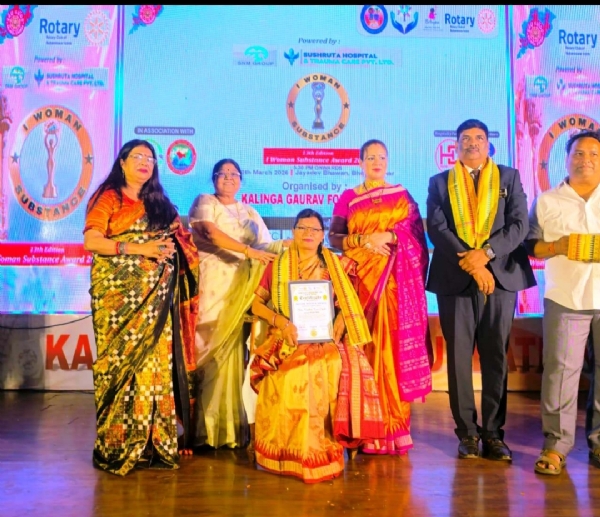 ଶିକ୍ଷୟତ୍ରୀ ରଶ୍ମିରାଣୀଙ୍କୁ ନେସନ ବିଲଡର ସମ୍ମାନ ଶିକ୍ଷୟତ୍ରୀ ରଶ୍ମିରାଣୀଙ୍କୁ ନେସନ ବିଲଡର ସମ୍ମାନ