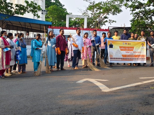 ଓଡିଆ ପକ୍ଷ ପାଳନ ଅବସରରେ ସ୍ବଚ୍ଛତା ଅଭିଯାନ