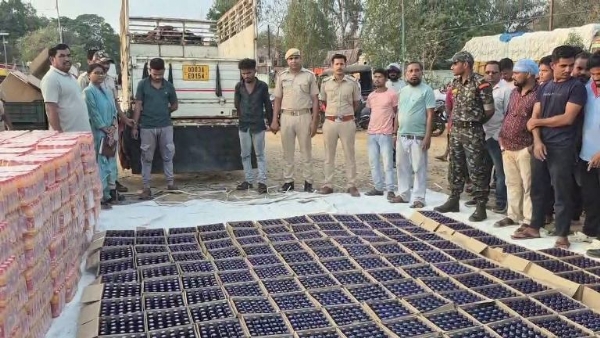 ମୃଦୁ ପାନୀୟ ସହିତ ଆସୁଥିବା ୩୭୫୦ ବୋତଲ କଫ ସିରଫ ଜବତ : ୨ ଗିରଫ