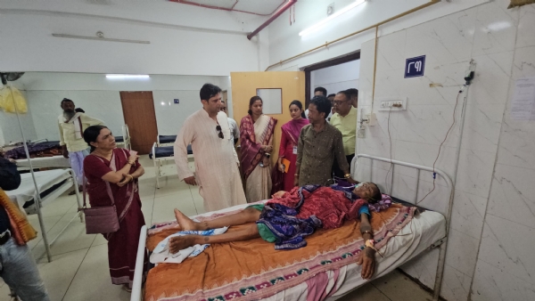 *ବଲାଙ୍ଗିର ଜିଲ୍ଲା ମୁଖ୍ୟ ଚିକିତ୍ସାଳୟରେ ବିଧାୟକ କଳିକେଶଙ୍କ ଅଚମ୍କା ପରିଦର୍ଶନ ସହିତ ଗ୍ରାମ୍ଯ ଓ ସହରୀ ଜଳଯୋଗାଣ ପ୍ରତି ଗୁରୁତ୍ବପୂର୍ଣ୍ଣ ସମିକ୍ଷା*