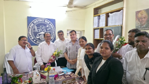 ଜିଲ୍ଲା ଓକିଲ ସଂଘ କର୍ମକର୍ତ୍ତାଙ୍କୁ ଭେଟିଲେ  ପୂର୍ବତନ ମନ୍ତ୍ରୀ ଇଂ ରୋହିତ ପୂଜାରୀ