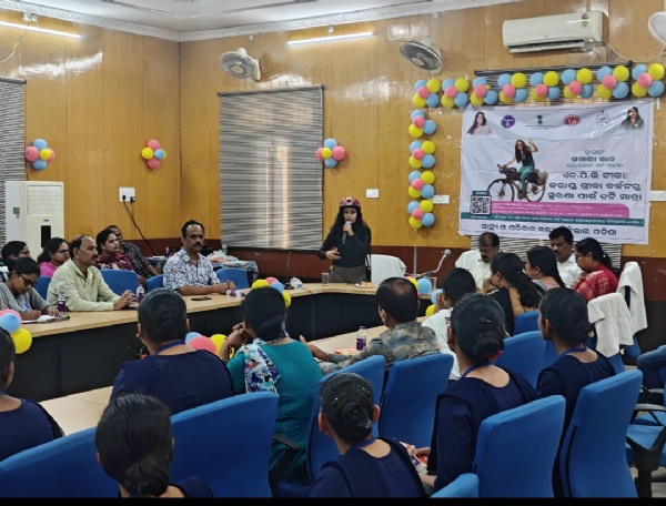 ସାଇକେଲ ଆରୋହୀ ସମୀରା ଖାନଙ୍କୁ ସୁବର୍ଣ୍ଣପୁର ଜିଲ୍ଲା ପ୍ରଶାସନର ସମ୍ବର୍ଦ୍ଧନା