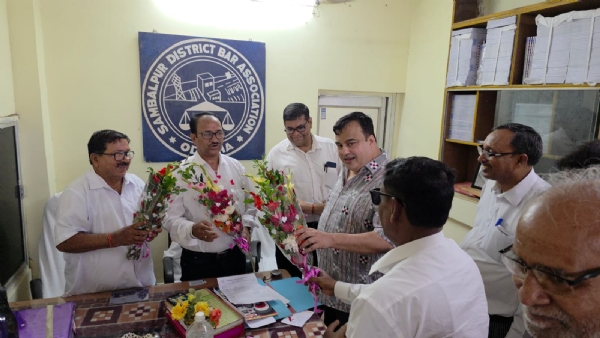 ଜିଲ୍ଲା ଓକିଲ ସଂଘ କର୍ମକର୍ତ୍ତାଙ୍କୁ ଭେଟିଲେ  ପୂର୍ବତନ ମନ୍ତ୍ରୀ ଇଂ ରୋହିତ ପୂଜାରୀ