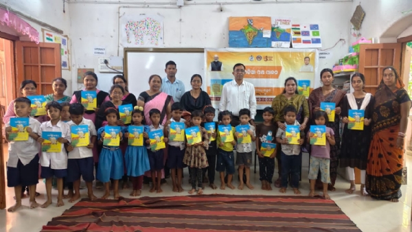 ଓଡ଼ିଆ ପକ୍ଷ ଅବସରରେ ଶିଶୁ କଥା ଦିବସ  ଶିଶୁ ମାନଙ୍କ ଭାଷା ଓ ଚିନ୍ତନ ଶକ୍ତି କୁ ଉନ୍ନତ କରିବା ଆମର ପ୍ରଥମ କର୍ତ୍ତବ୍ୟ