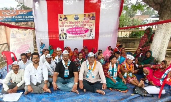 ନାବାଳକ ଘଟଣାକୁ ନେଇ ଆପର ବ୍ରହ୍ମଗିରି ଥାନା ସମ୍ମୁଖରେ ଧାରଣା