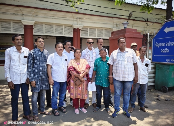 ଦେଓଗାଁ ବ୍ଲକର ସିକୁଆଁ ଠାରେ ପ୍ରସ୍ତାବିତ ବ୍ୟାରେଜର ଶିଘ୍ର ନିର୍ମାଣ ଓ ଜରାସିଂହା ଏବଂ ଦେଓଗାଁ ଠାରେ ନୂତନ ବ୍ୟାରେଜ ର ସ୍ଥାପନ ପାଇଁ ଦେଓଗାଁ କଂଗ୍ରେସ ର ଦାବିପତ୍ର ପ୍ରଦାନ