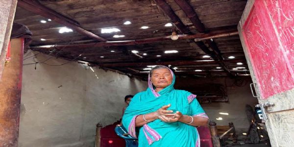 ନରେନ୍ଦ୍ରପୁରରେ କାଳ ବୈଶାଖୀ ଓ କୁଆପଥର ମାଡ଼ରେ ଭାଙ୍ଗିଲା ଏକାଧିକ ଘର