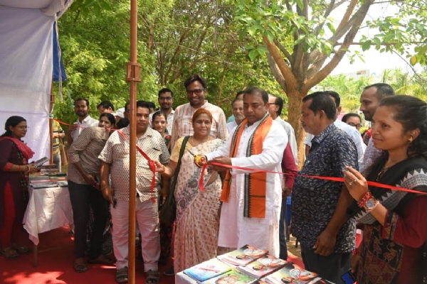 ଓଡ଼ିଆ ପକ୍ଷ ଅବସରରେ “ଆସ ବହିଟିଏ କିଣିବା” ଅଭିଯାନ ଅନୁଷ୍ଠିତ