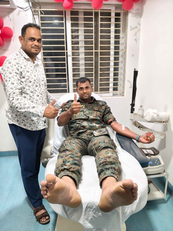 ରକ୍ତ ଦାନ କରି ୧୬ ମାସ ର ଶିଶୁ ର ଜୀବନ ବଞ୍ଚାଇଲେ କଲେକ୍ଟର ପି ଏସ୍ ଓ ଆକାଶ ସାହୁ*