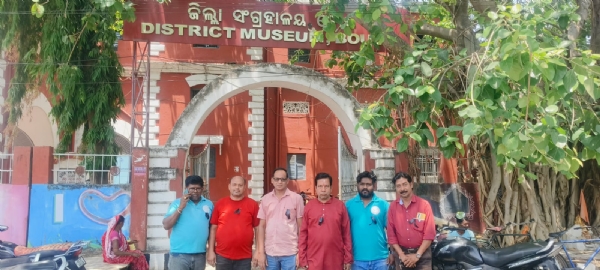 ବୌଦ୍ଧ ଜିଲ୍ଲାରେ ବିଭିନ୍ନ ଦାବିକୁ ନେଇ ସାମ୍ବାଦିକମାନଙ୍କ କଳାବ୍ୟାଜ ପରିଧାନ