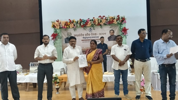 ବଲାଙ୍ଗିର ରେ ଜିଲ୍ଲାସ୍ତରୀୟ ଆନ୍ତର୍ଜାତିକ ଶ୍ରମିକ ଦିବସ ପାଳନ