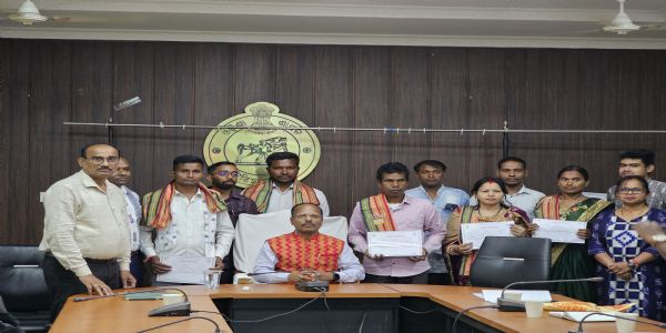 ପ୍ରାଣୀ ପାଳନରେ ଉଲ୍ଲେଖନୀୟ ଅଗ୍ରଗତି, ଅଗ୍ରଣୀ ଚାଷୀଙ୍କୁ ସମ୍ବର୍ଦ୍ଧିତ କଲେ ଜିଲ୍ଲାପାଳ