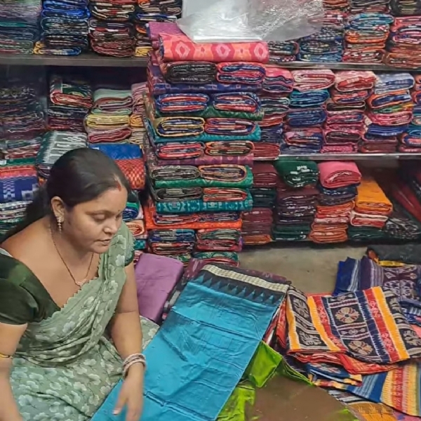 ବଢୁଛି ସମ୍ବଲପୁରୀ ଶାଢ଼ୀ ପସରା, ଘରେଘରେ ବିକ୍ରି