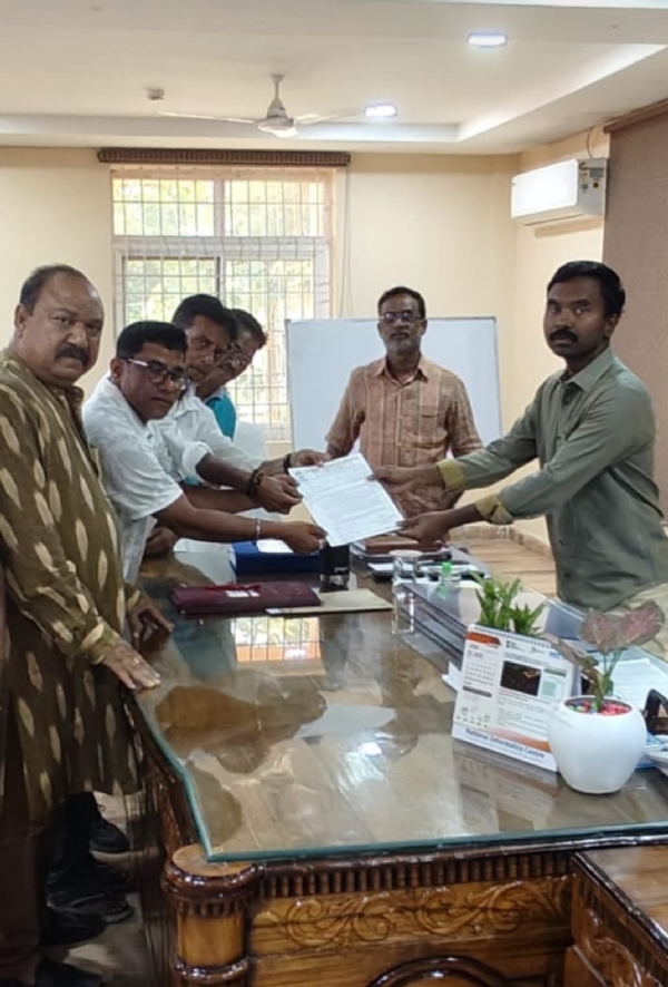 ସହରରେ ପିସିଆର ସଂଖ୍ୟା ବୃଦ୍ଧି ସହ ୨୪/୭ କଡାକଡି ପାଟ୍ରୋଲିଂ ବ୍ୟବସ୍ଥା ଏବଂ ନୂତନ ଟ୍ରାଫିକ ଆଉଟପୋଷ୍ଟ ନିର୍ମାଣ ପାଇଁ ଦାବି ଜଣାଇଲା ବଲାଙ୍ଗିର ସ୍ୱେଚ୍ଛାସେବୀ ସଂଗଠନ: ଏସ୍.ପି ଦେଲେ ଦୃଢ଼ ପ୍ରତିଶ୍ରୁତି ସହରରେ ପିସିଆର ସଂଖ୍ୟା ବୃଦ୍ଧି ସହ ୨୪/୭ କଡାକଡି ପାଟ୍ରୋଲିଂ ବ୍ୟବସ୍ଥା ଏବଂ ନୂତନ ଟ୍ରାଫିକ ଆଉଟପୋଷ୍ଟ ନିର୍ମାଣ ପାଇଁ ଦାବି ଜଣାଇଲା ବଲାଙ୍ଗିର ସ୍ୱେଚ୍ଛାସେବୀ ସଂଗଠନ: ଏସ୍.ପି ଦେଲେ ଦୃଢ଼ ପ୍ରତିଶ୍ରୁତି