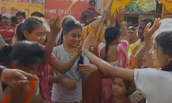 भोजशाला के बाहर जश्न का माहौल