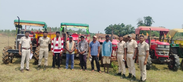 ବେଆଇନ ବାଲି ଚାଲାଣ , ୫ଟି ଟ୍ରାକ୍ଟର ଜବତ,ଡ୍ରାଇଭର ଗିରଫ ବେଆଇନ ବାଲି ଚାଲାଣ , ୫ଟି ଟ୍ରାକ୍ଟର ଜବତ,ଡ୍ରାଇଭର ଗିରଫ