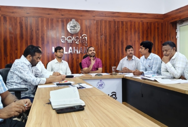 ମଧ୍ୟ ପ୍ରାଚ୍ୟ ରେ ଯୁଦ୍ଧ ପାଇଁତେଲ ଓ ରନ୍ଧନ ଗ୍ୟାସ ଯୋଗାଣ ରେ ସମସ୍ୟା ଉପରେ ଜିଲ୍ଲାପାଳ ଙ୍କ ବୈଠକ