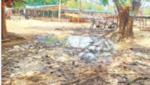 କାଦୁଅ ପଚପଚ ବଜାର ପରିସର କାଦୁଅ ପଚପଚ ବଜାର ପରିସର