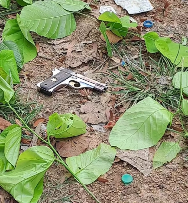 ପୋଲିସ ଏନ୍କାଉଣ୍ଟରରେ କୁଖ୍ୟାତ ମନୀଷ ଆହତ : ବିପୁଳ ପରିମାଣର କୋରେକ୍ସ ଜବତ, ୩ ସହଯୋଗୀ ଗିରଫ ପୋଲିସ ଏନ୍କାଉଣ୍ଟରରେ କୁଖ୍ୟାତ ମନୀଷ ଆହତ : ବିପୁଳ ପରିମାଣର କୋରେକ୍ସ ଜବତ, ୩ ସହଯୋଗୀ ଗିରଫ