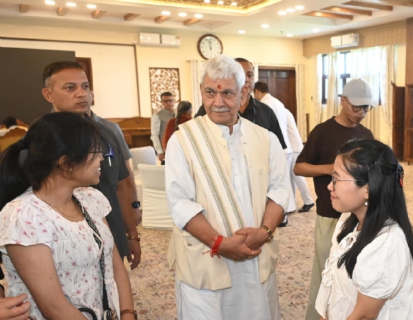 जम्मू-कश्मीर लोक भवन ने श्रीनगर में सिक्किम राज्य स्थापना दिवस मनाया: जम्मू-कश्मीर लोक भवन ने श्रीनगर में सिक्किम राज्य स्थापना दिवस मनाया: