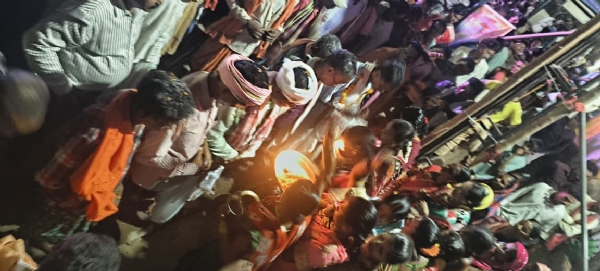 ମୈତ୍ରୀ ଗ୍ରାମର ସଙ୍ଗାତ ମାନଙ୍କୁ ଭବ୍ୟ ସ୍ୱାଗତ ଜଣାଇଲେ ମେଣ୍ଡକୁଲି ଗ୍ରାମବାସୀ। ମୈତ୍ରୀ ଗ୍ରାମର ସଙ୍ଗାତ ମାନଙ୍କୁ ଭବ୍ୟ ସ୍ୱାଗତ ଜଣାଇଲେ ମେଣ୍ଡକୁଲି ଗ୍ରାମବାସୀ।