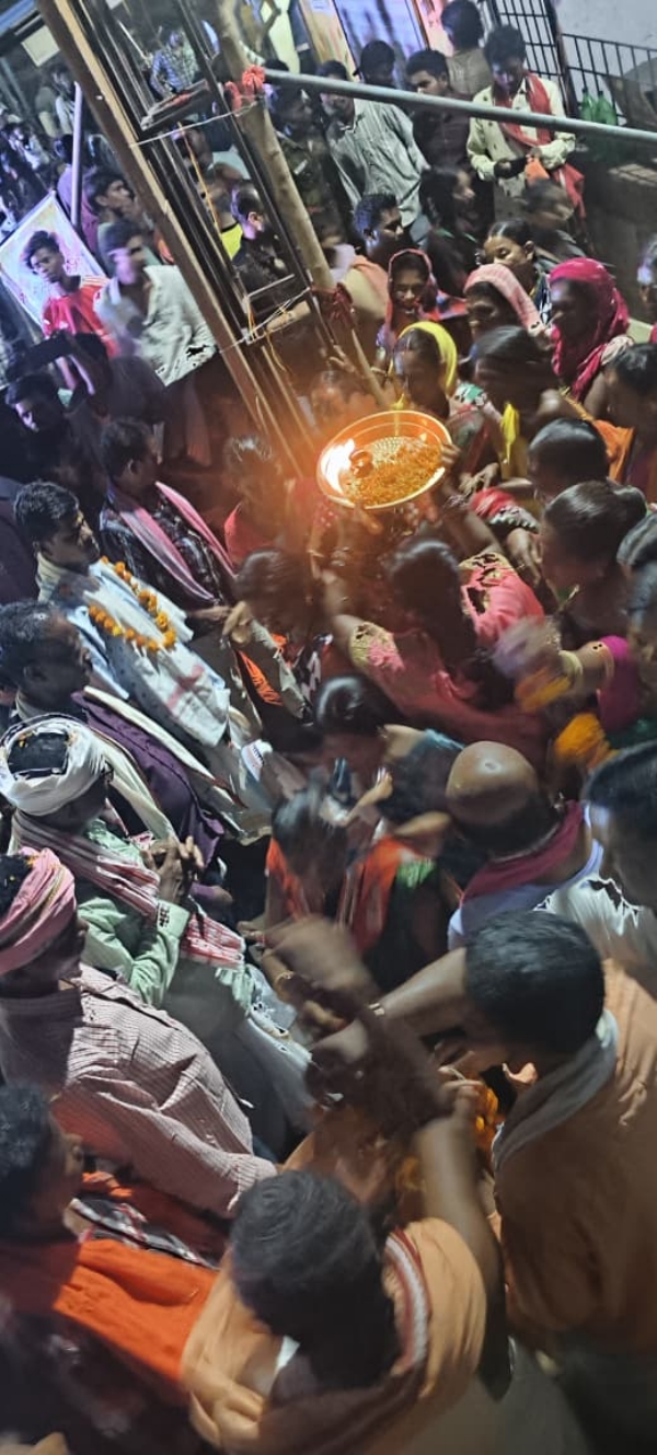 ମୈତ୍ରୀ ଗ୍ରାମର ସଙ୍ଗାତ ମାନଙ୍କୁ ଭବ୍ୟ ସ୍ୱାଗତ ଜଣାଇଲେ ମେଣ୍ଡକୁଲି ଗ୍ରାମବାସୀ। ମୈତ୍ରୀ ଗ୍ରାମର ସଙ୍ଗାତ ମାନଙ୍କୁ ଭବ୍ୟ ସ୍ୱାଗତ ଜଣାଇଲେ ମେଣ୍ଡକୁଲି ଗ୍ରାମବାସୀ।