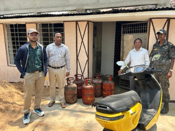 ଜାଳେଣୀ ଗ୍ୟାସର କଳାବଜାରରେ ଚଢ଼ାଉ ଜାଳେଣୀ ଗ୍ୟାସର କଳାବଜାରରେ ଚଢ଼ାଉ
